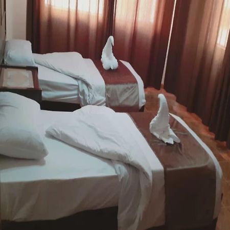 Al-Nujoom Hotel Suites Amman Buitenkant foto