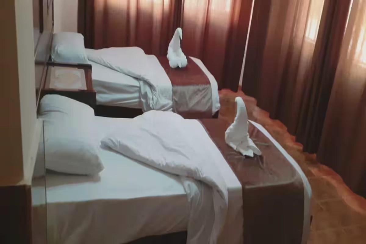 Al-Nujoom Hotel Suites Amman Buitenkant foto