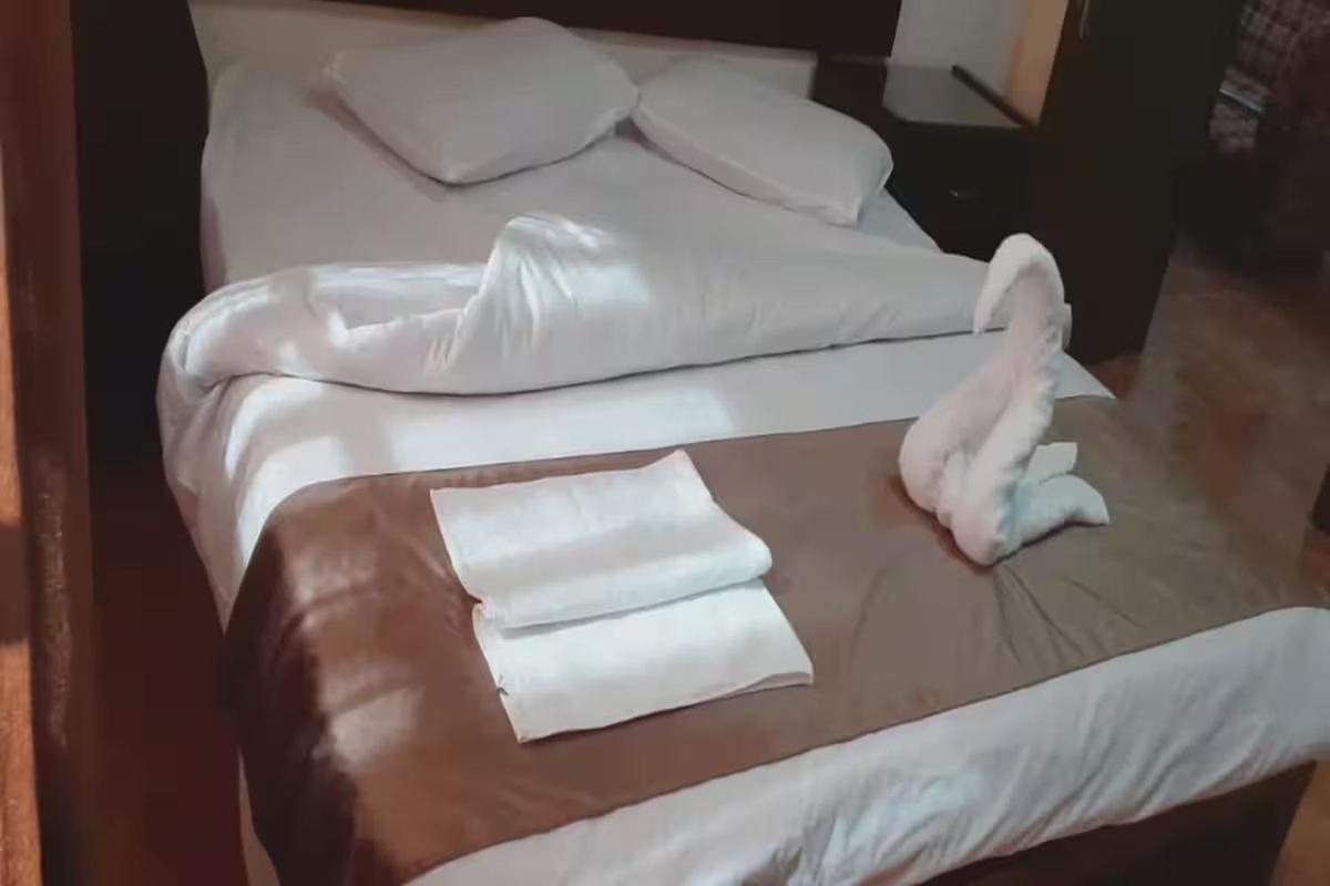 Al-Nujoom Hotel Suites Amman Buitenkant foto