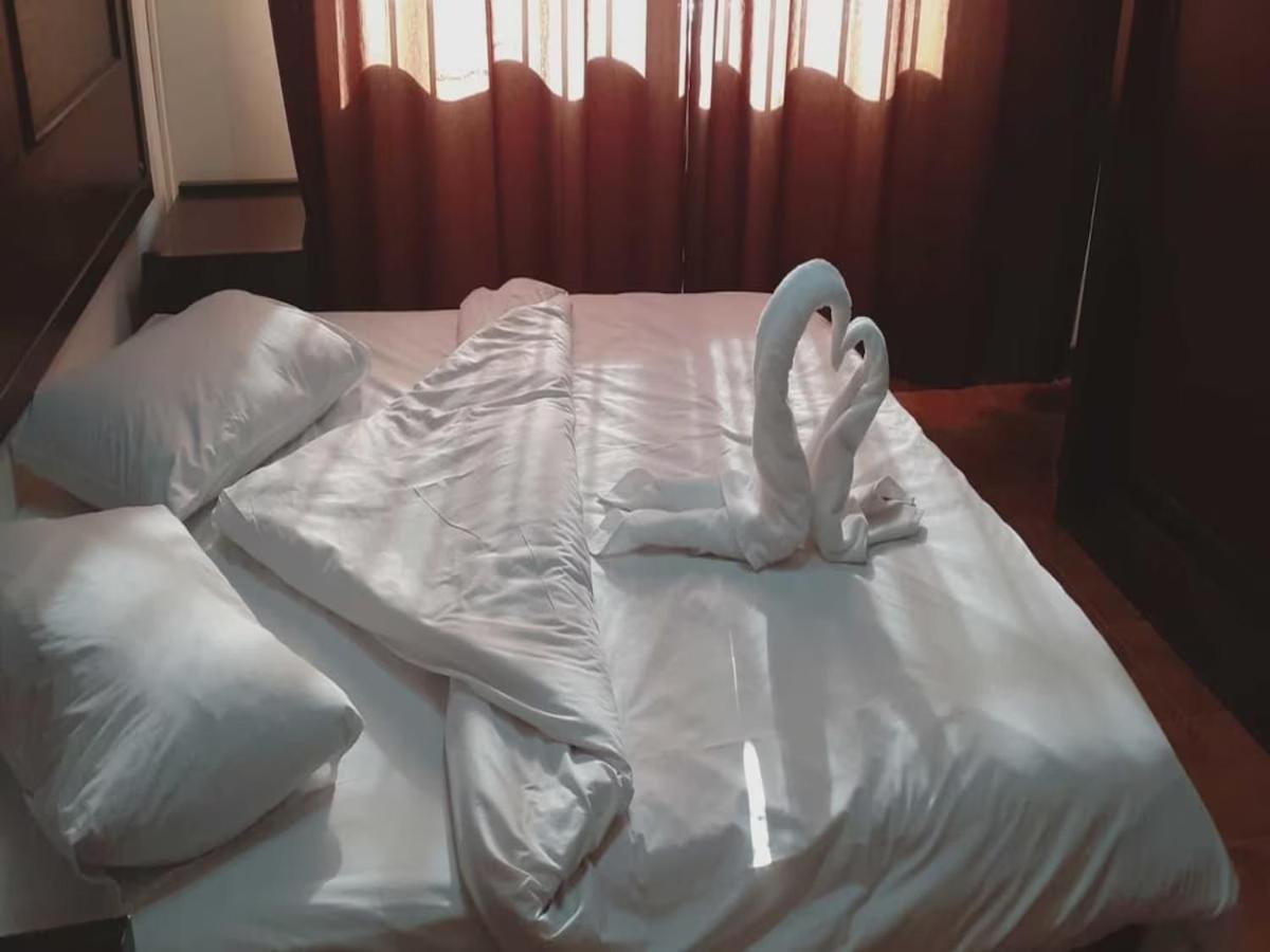 Al-Nujoom Hotel Suites Amman Buitenkant foto