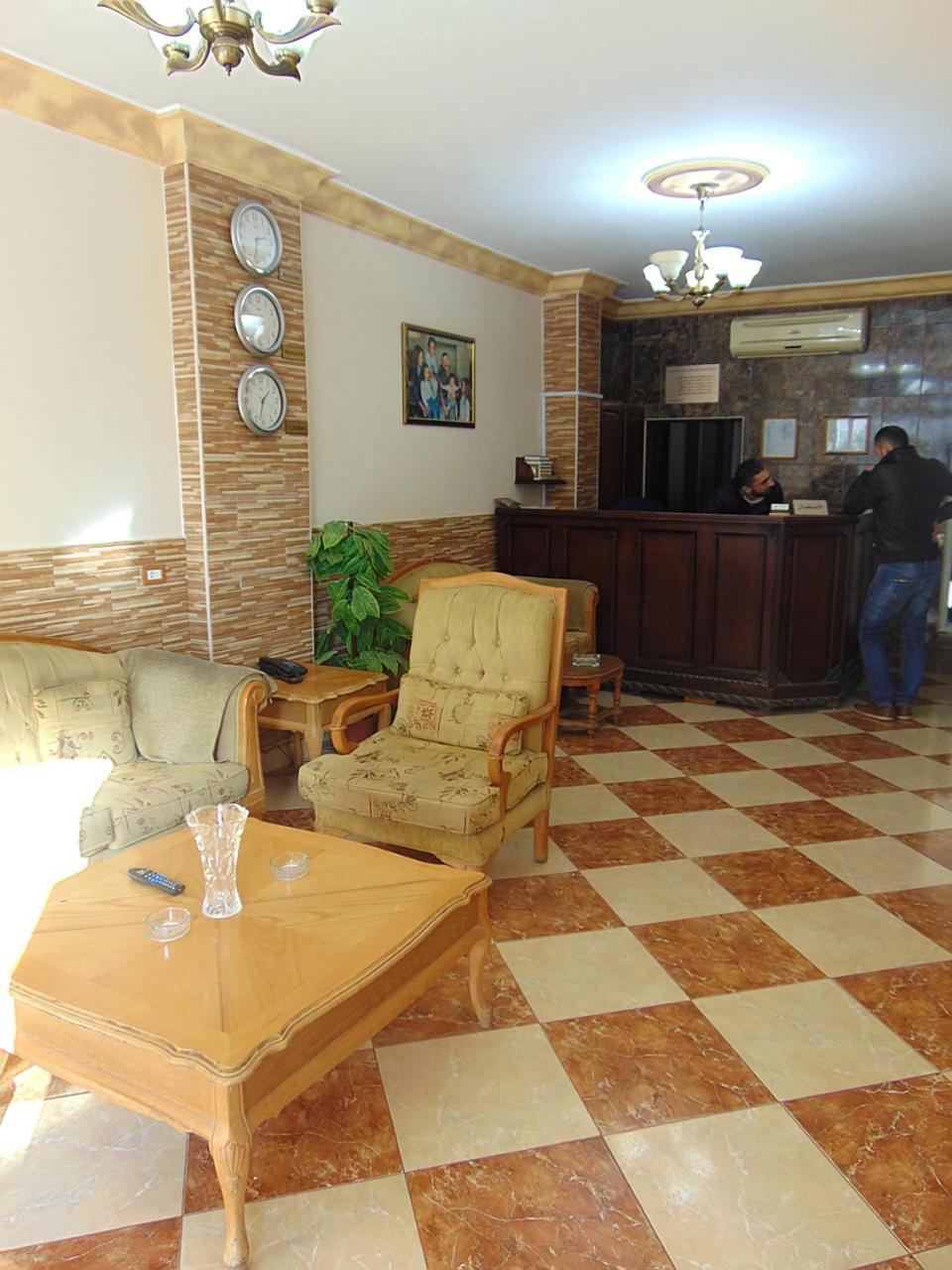 Al-Nujoom Hotel Suites Amman Buitenkant foto