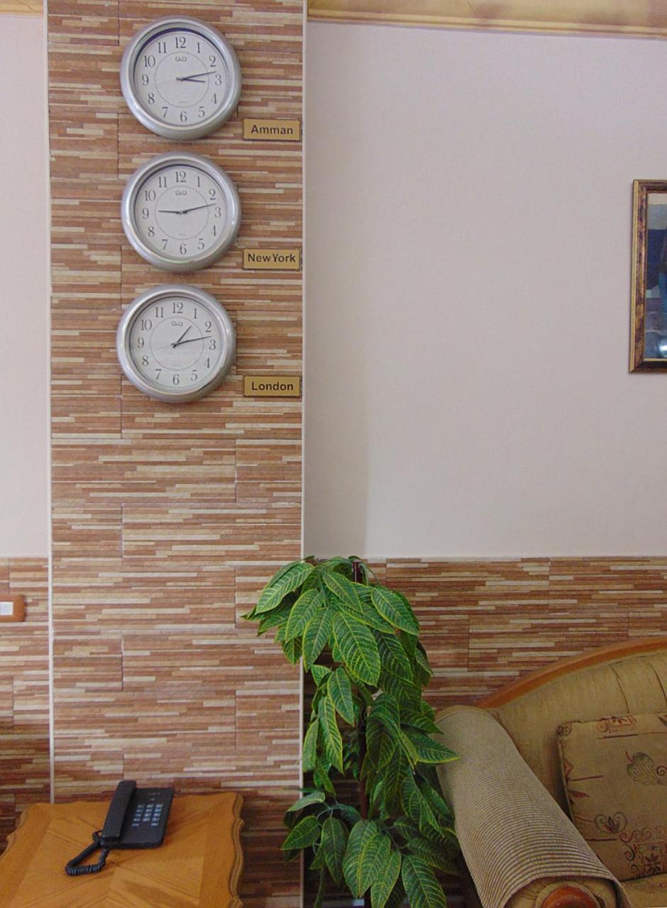 Al-Nujoom Hotel Suites Amman Buitenkant foto