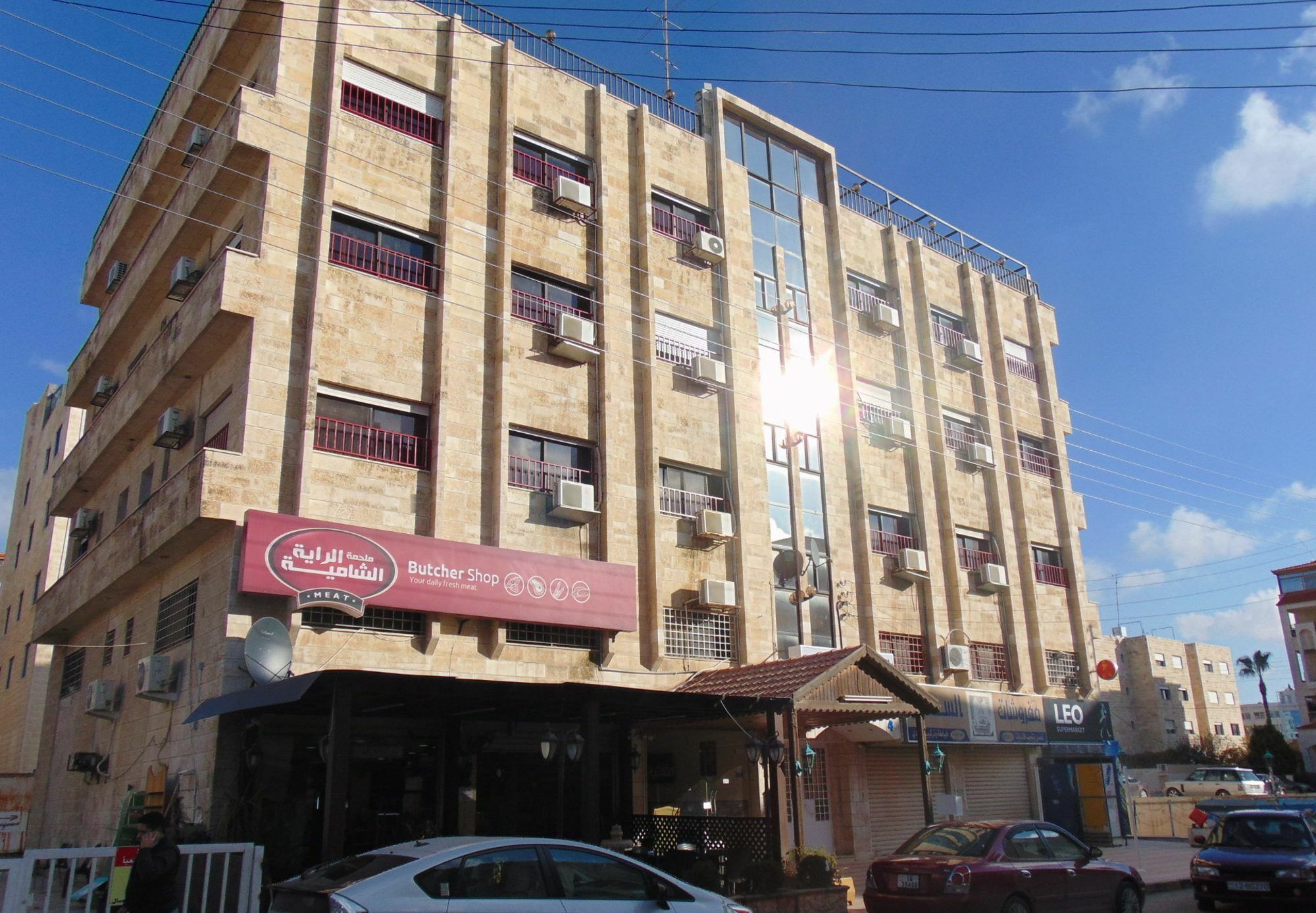Al-Nujoom Hotel Suites Amman Buitenkant foto