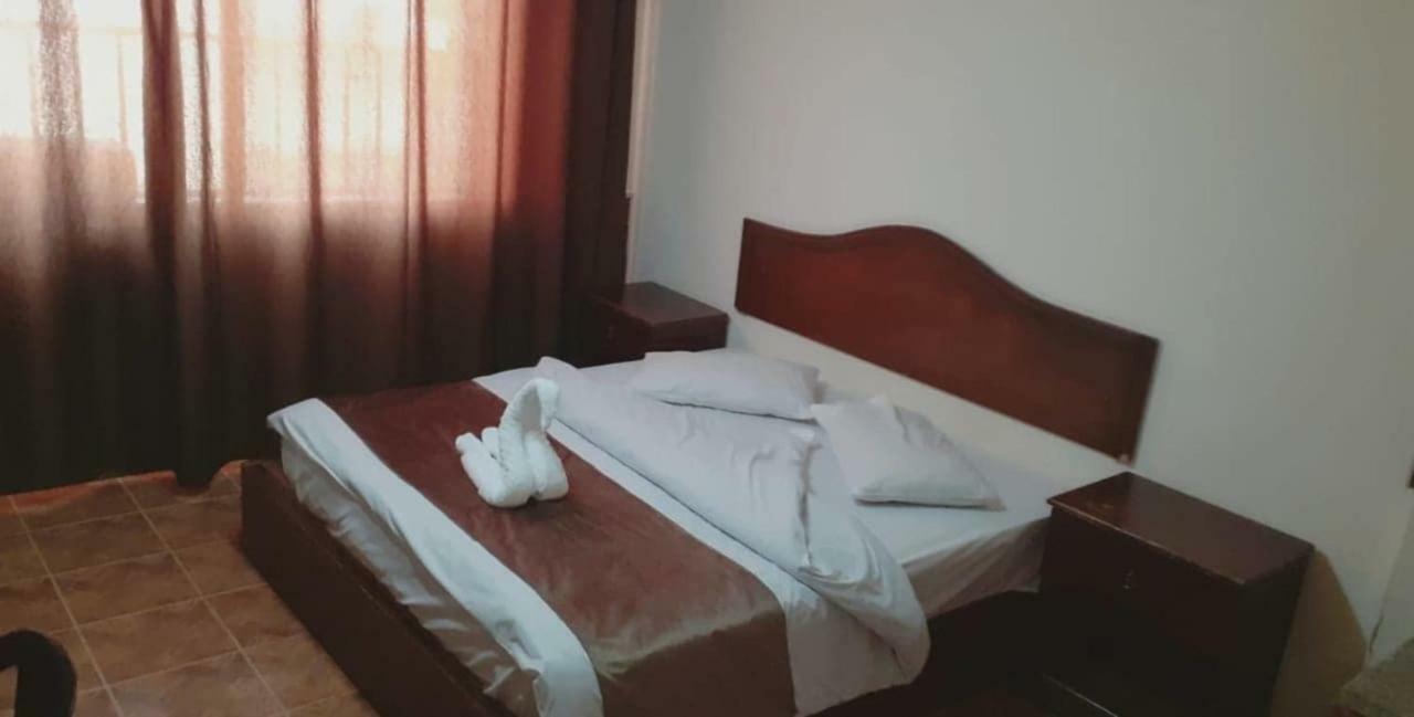 Al-Nujoom Hotel Suites Amman Buitenkant foto