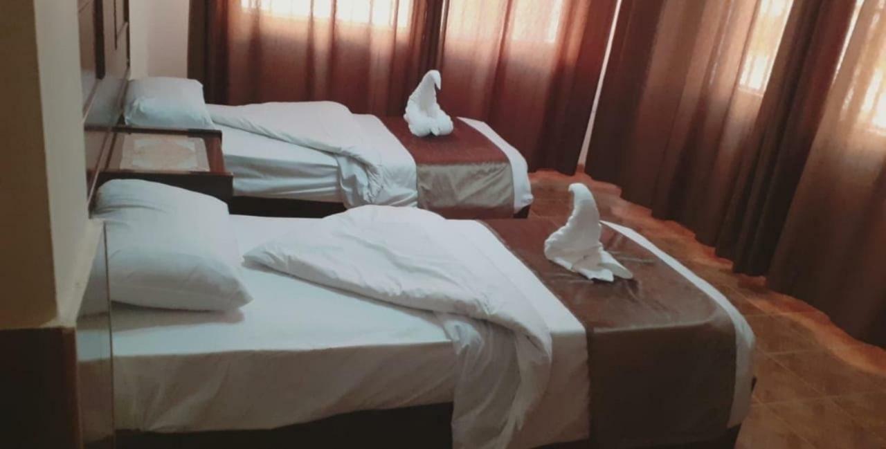 Al-Nujoom Hotel Suites Amman Buitenkant foto