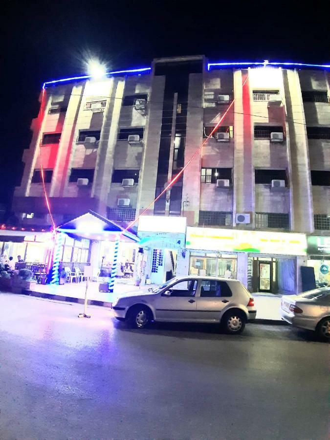 Al-Nujoom Hotel Suites Amman Buitenkant foto